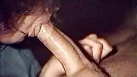 Asa Akira s'assit et ...