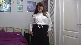 Brunette masturbe vi ...
