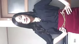 Une fille sexy baise ...