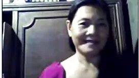 Busty babe obtient v ...