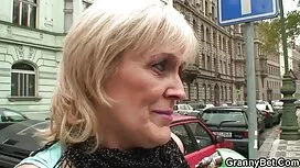 Mamie baisée dans vi ...