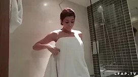 Une belle femme enlè ...
